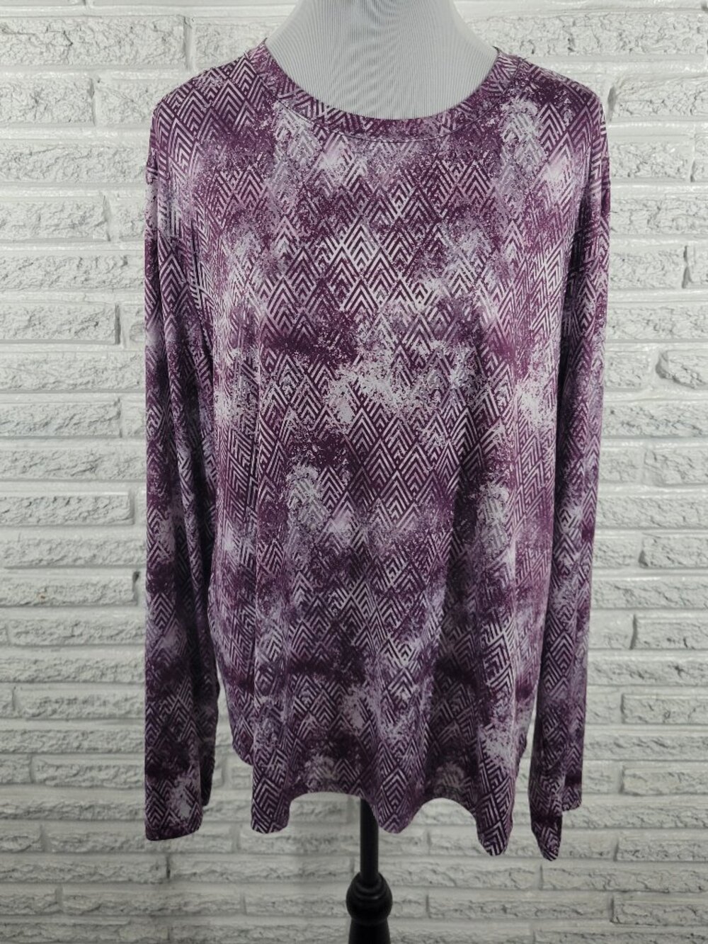 Enlighten 2X Tunic Top Purple White Geometric Long Sleeve Crew Neck GEO185E